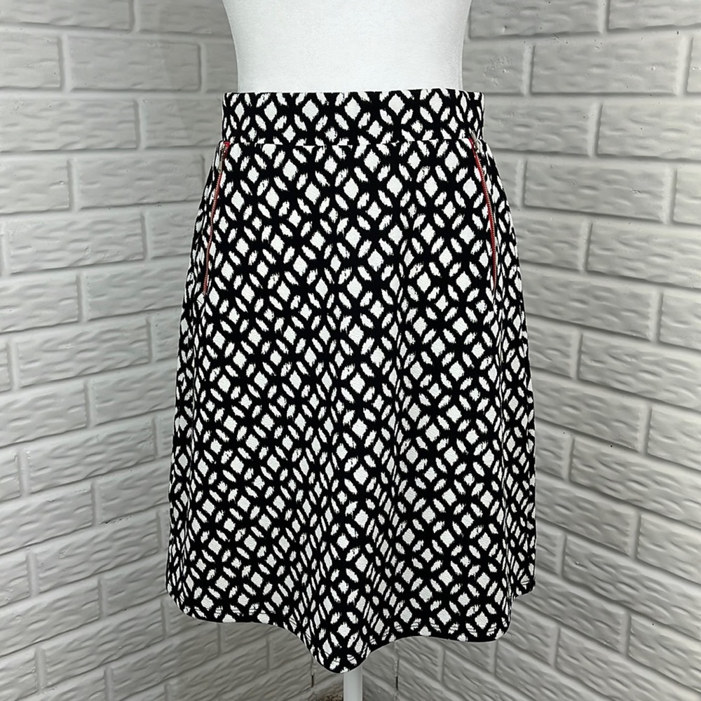 LE LIS COLLECTION BLACK WHITE GEOMETRIC RED ZIPPER LINED ELASTIC WAIST SZ SMALL